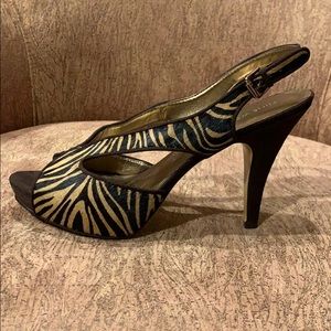 Like New! Nine West Tiger Print Pump/Sandals.